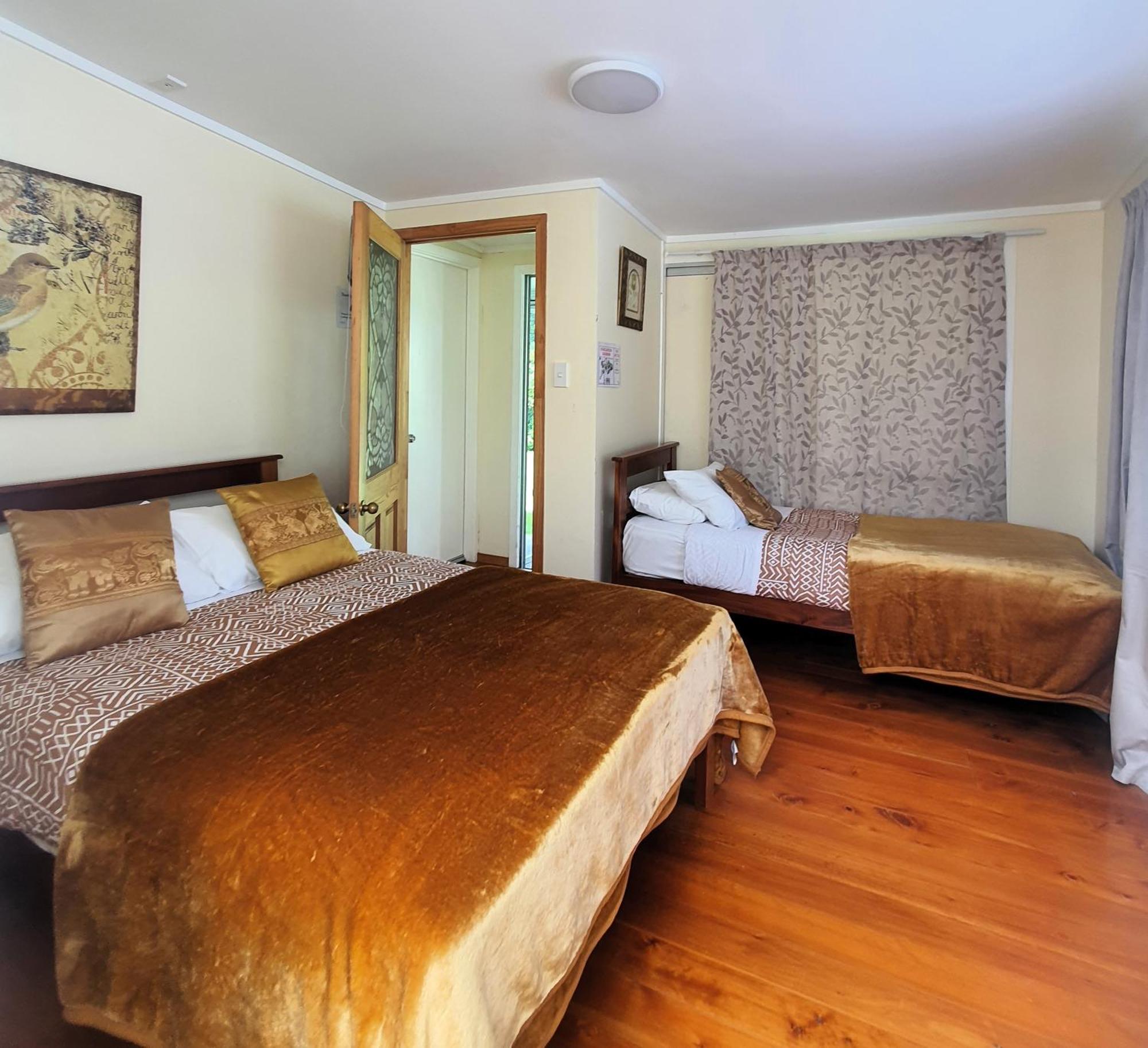 Отель Kawai Purapura Yoga Retreat Centre Окленд Экстерьер фото