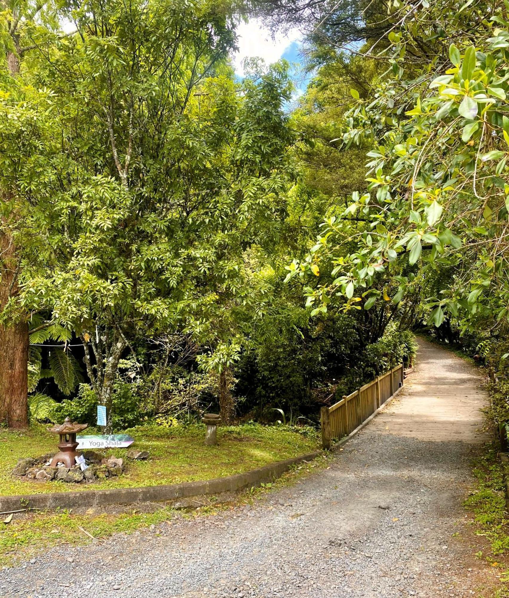 Отель Kawai Purapura Yoga Retreat Centre Окленд Экстерьер фото
